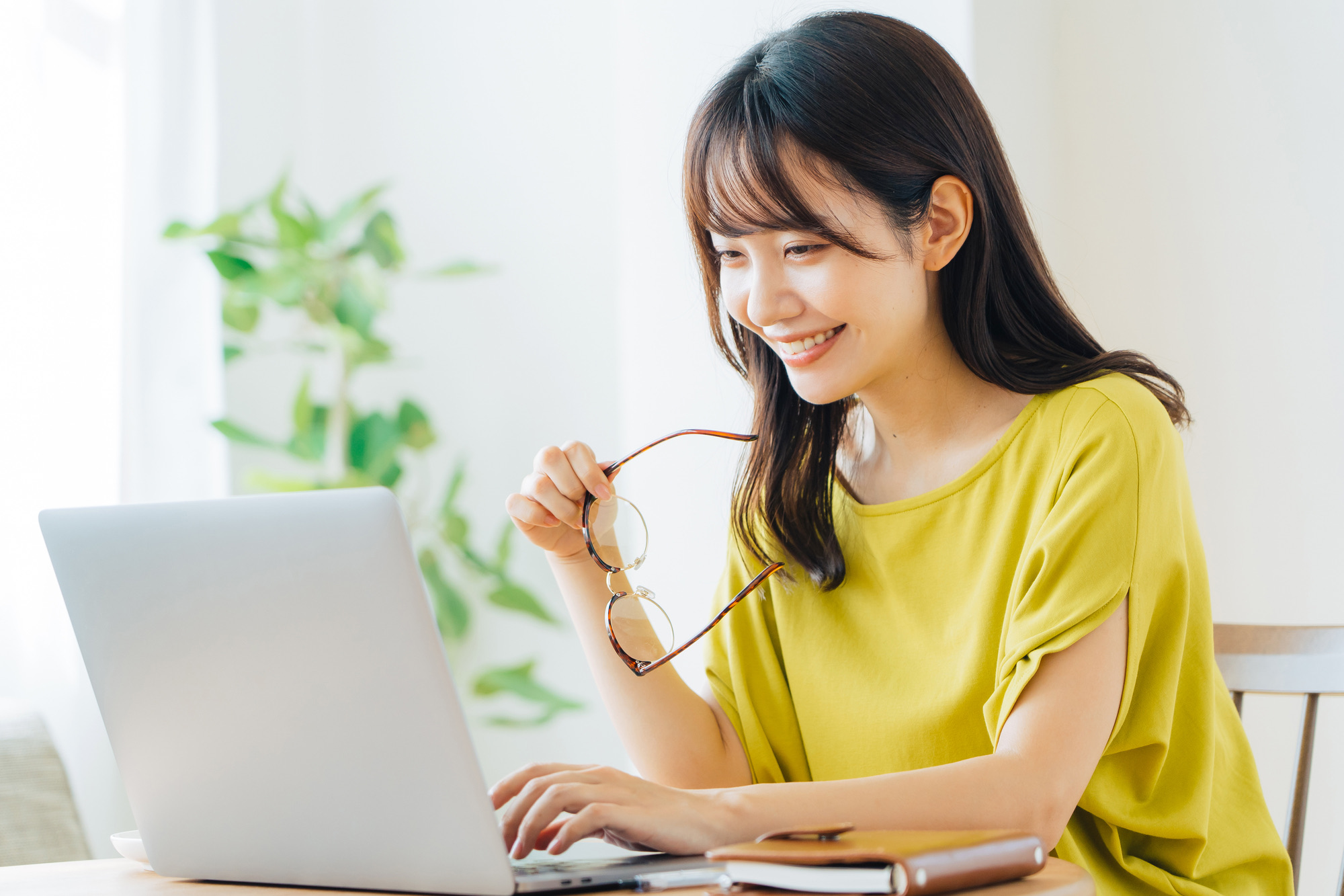ノートパソコンで学ぶ受講者
